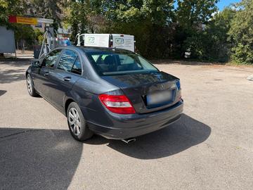 صورة 6 لـ 2010 Mercedes-BENZ C 220