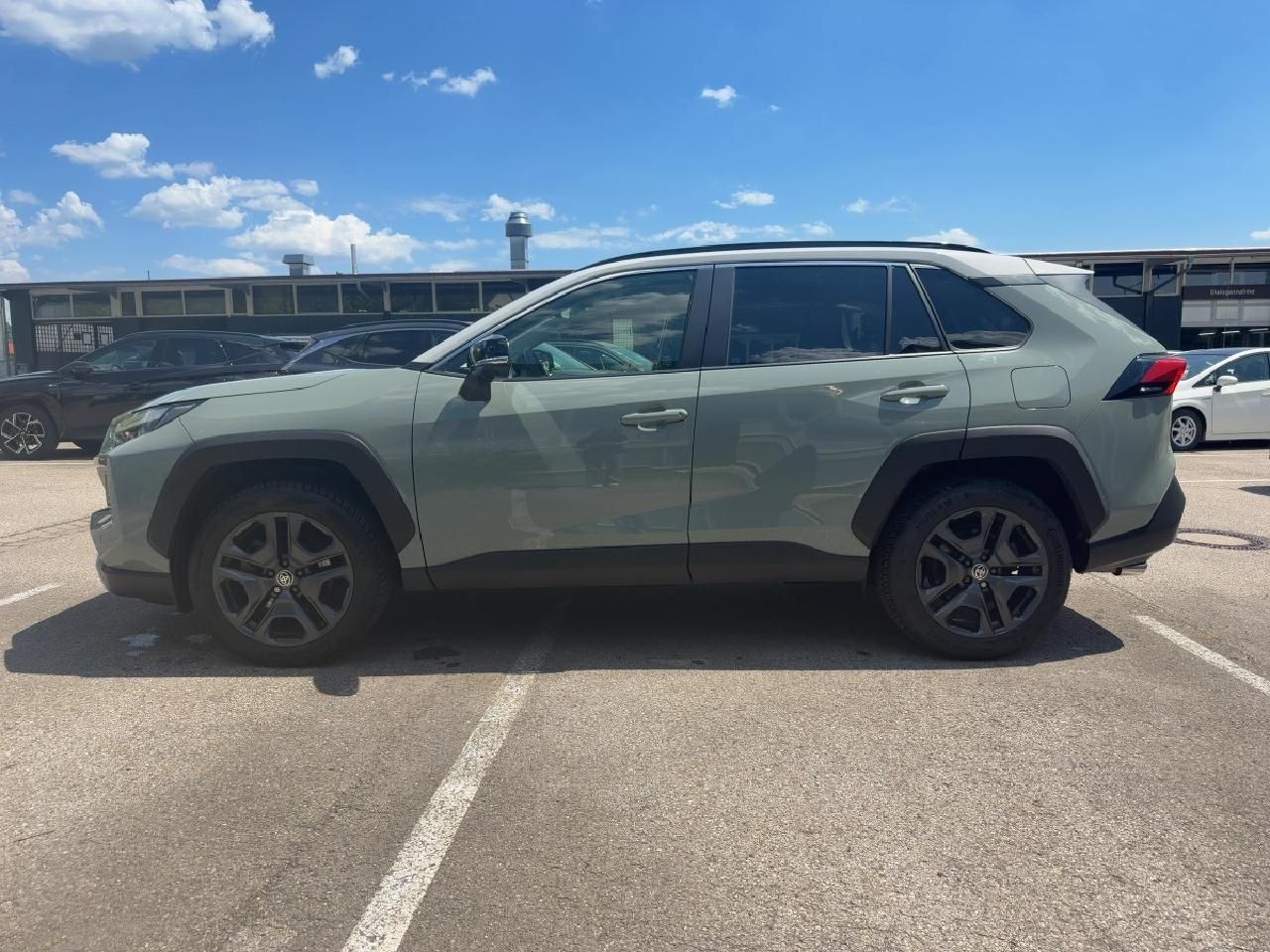 Fahrzeugabbildung Toyota RAV4 2,5 Hybrid 4x4 Adventure*AHK+360°+ACC+JBL*