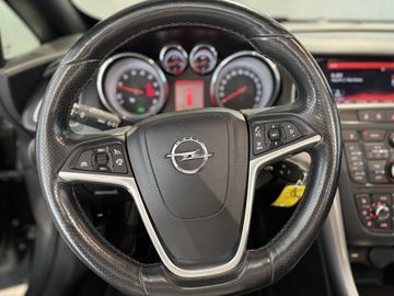 Fotografie des Opel Cascada 1.4 Turbo Start/Stop Edition