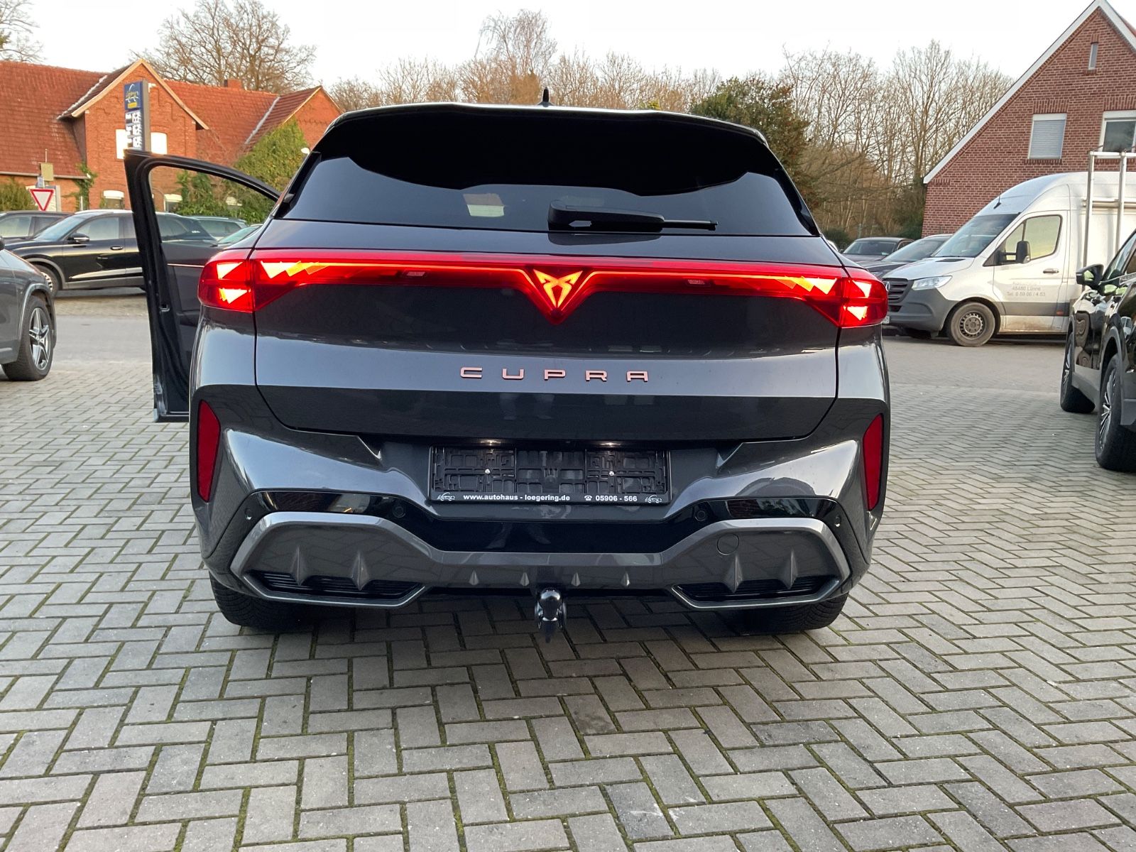 Fahrzeugabbildung CUPRA Terramar 1.5 eTSI/DSG AHK schwenk,Navi,360Kamera