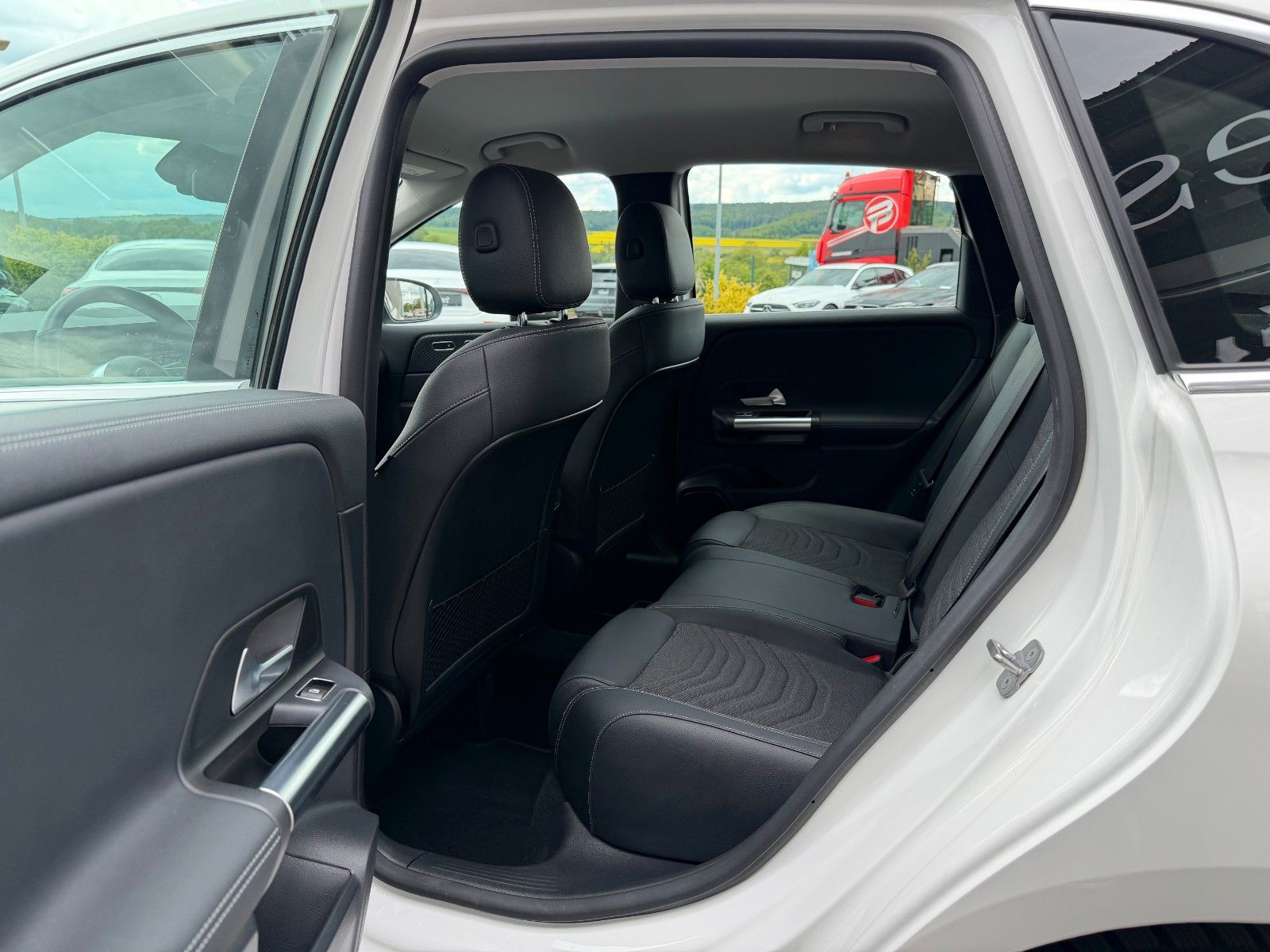 Fahrzeugabbildung Mercedes-Benz B 200 Progressive+AHK+MultiBeam+Memory+RFK+TotW