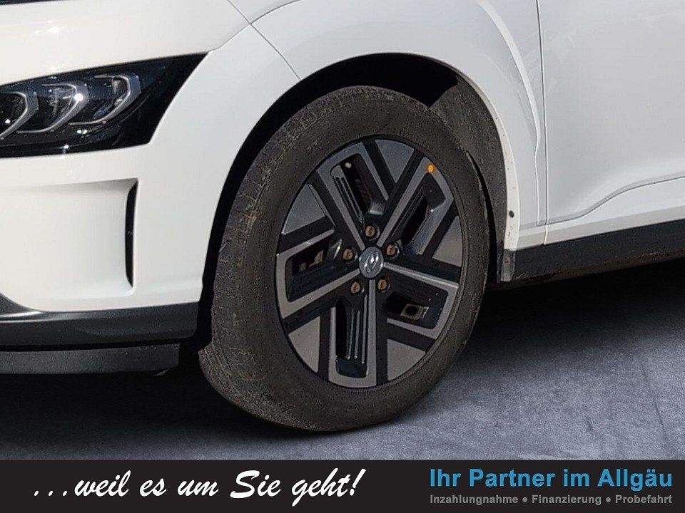 Fahrzeugabbildung Hyundai KONA 39kWh TREND NAV-P 1HD SOH95% GARANTIE29 LED