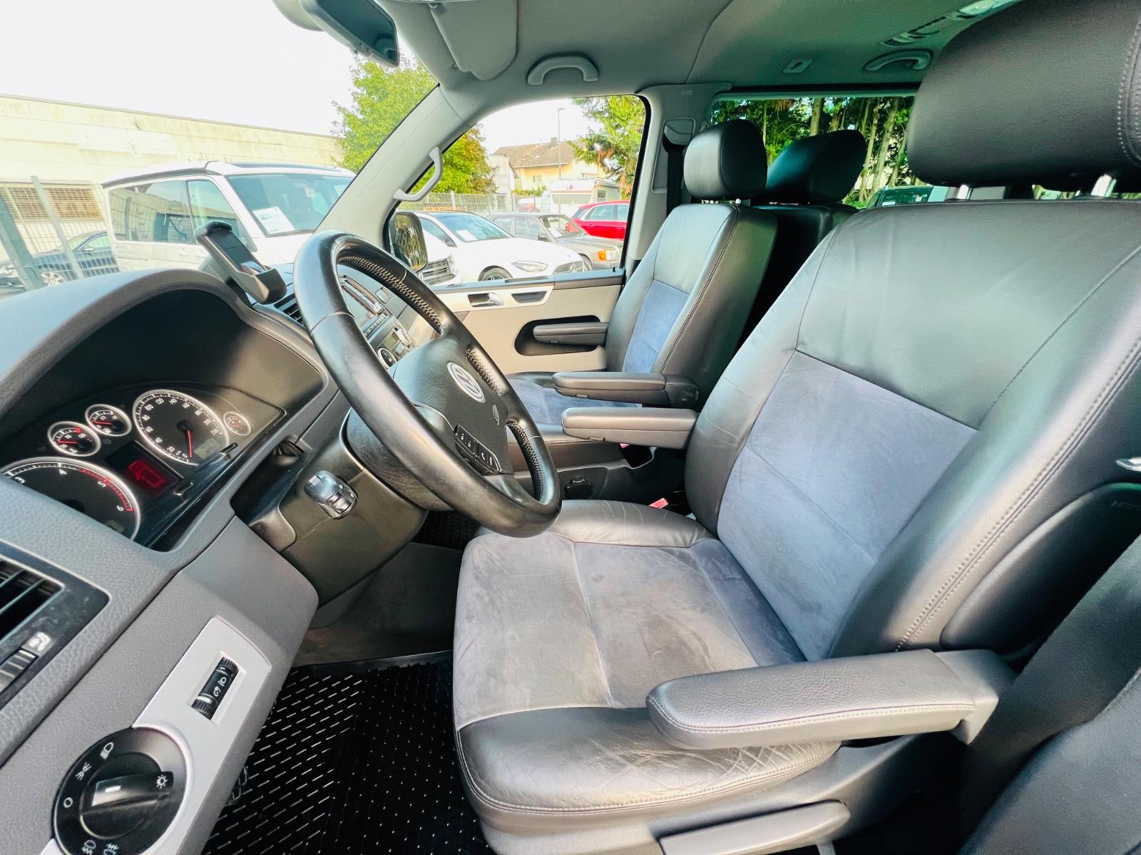 VOLKSWAGEN T5 MULTIVAN UNITED 2.5 TDI 174ch 4MOTION - 7 PLACES - 2 PORTES COULISSANTES ÉLECTRIQUES - ALCANTARA/CUIR - GPS - CHAUFFAGE AUXILIAIRE