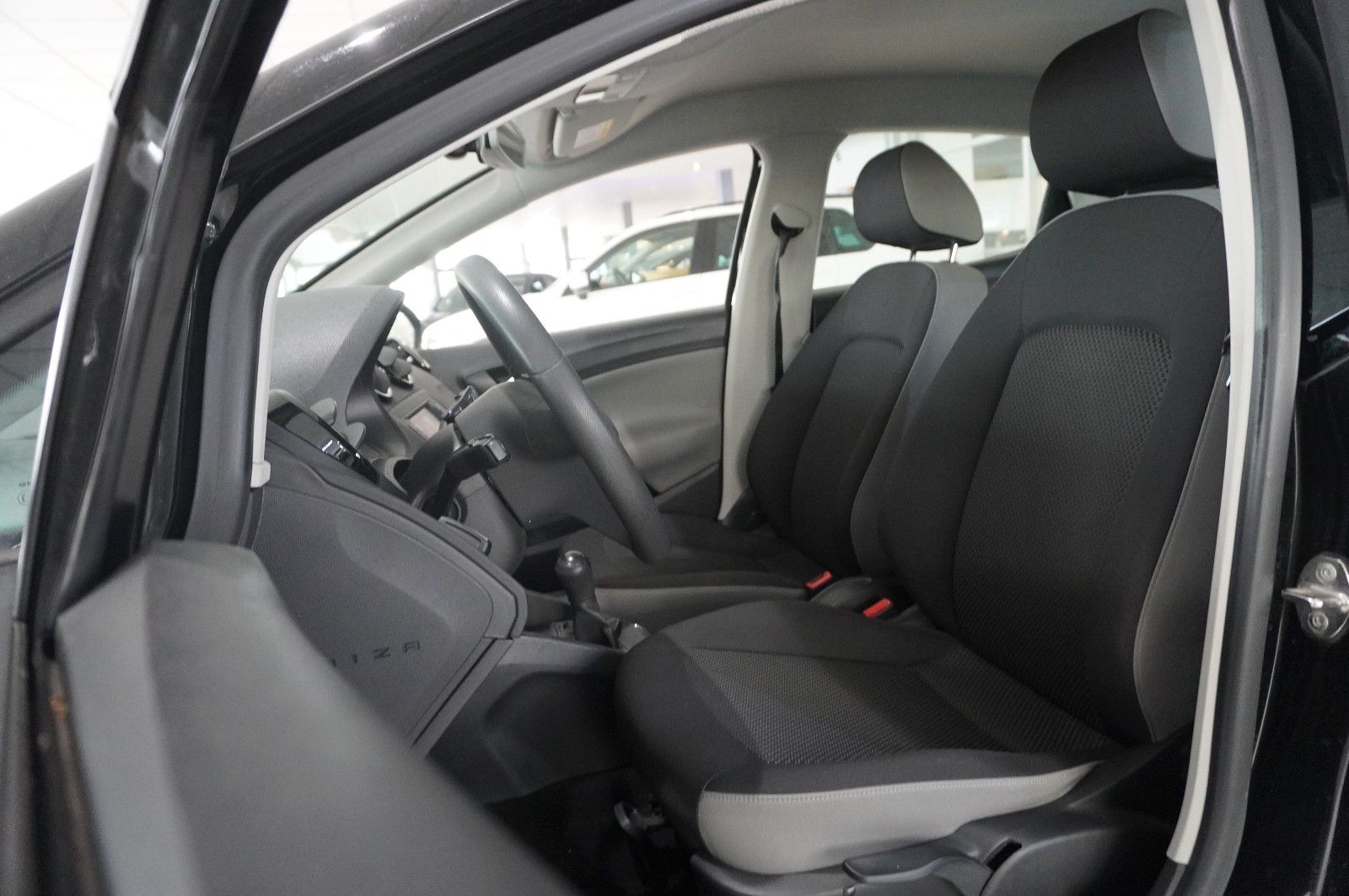 Fahrzeugabbildung SEAT Ibiza 1.4 TDI STYLE 5-TÜR NAVI/TEMP./PDC/NEBEL