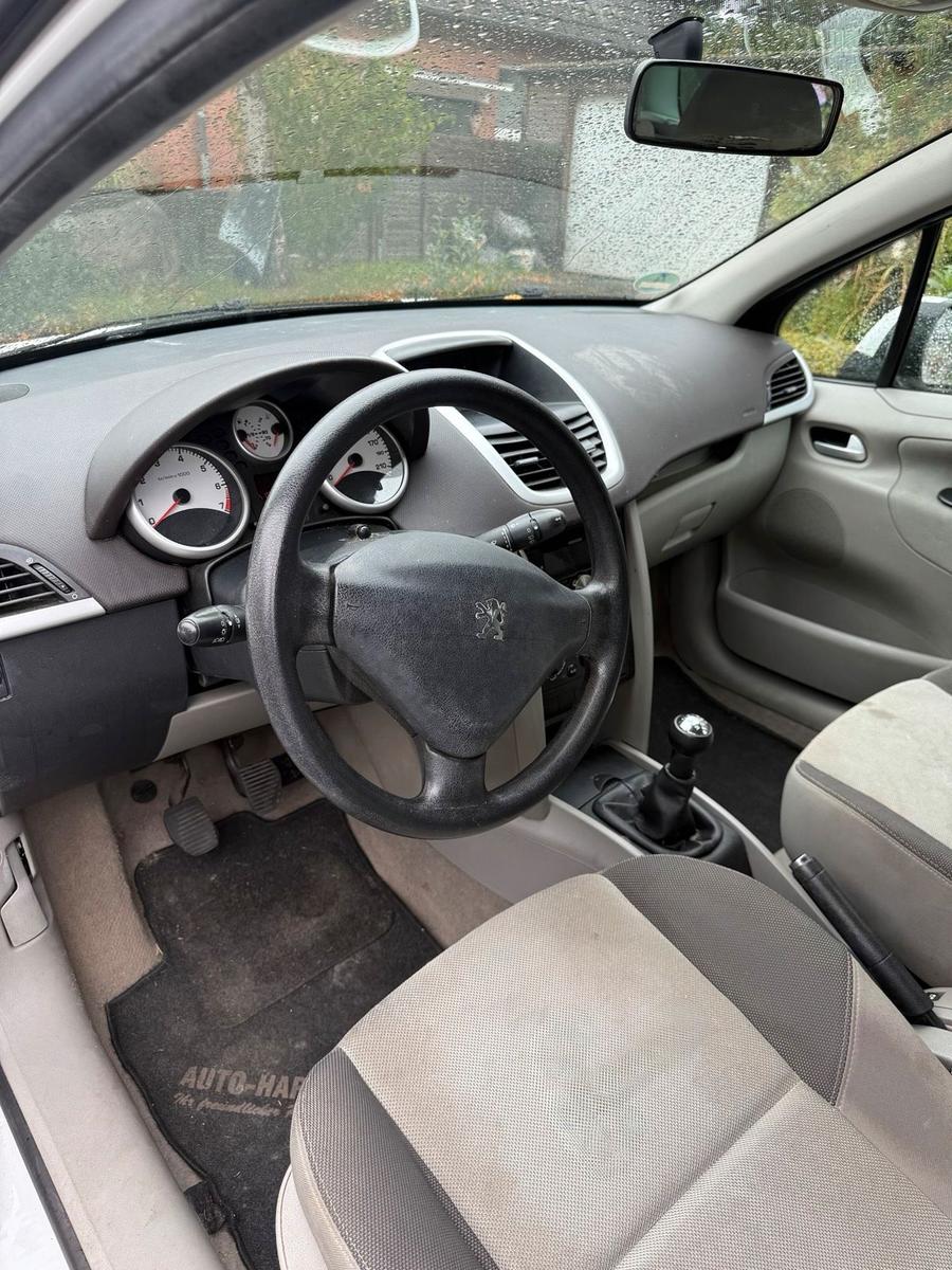 Peugeot 207 2008 — photo 6