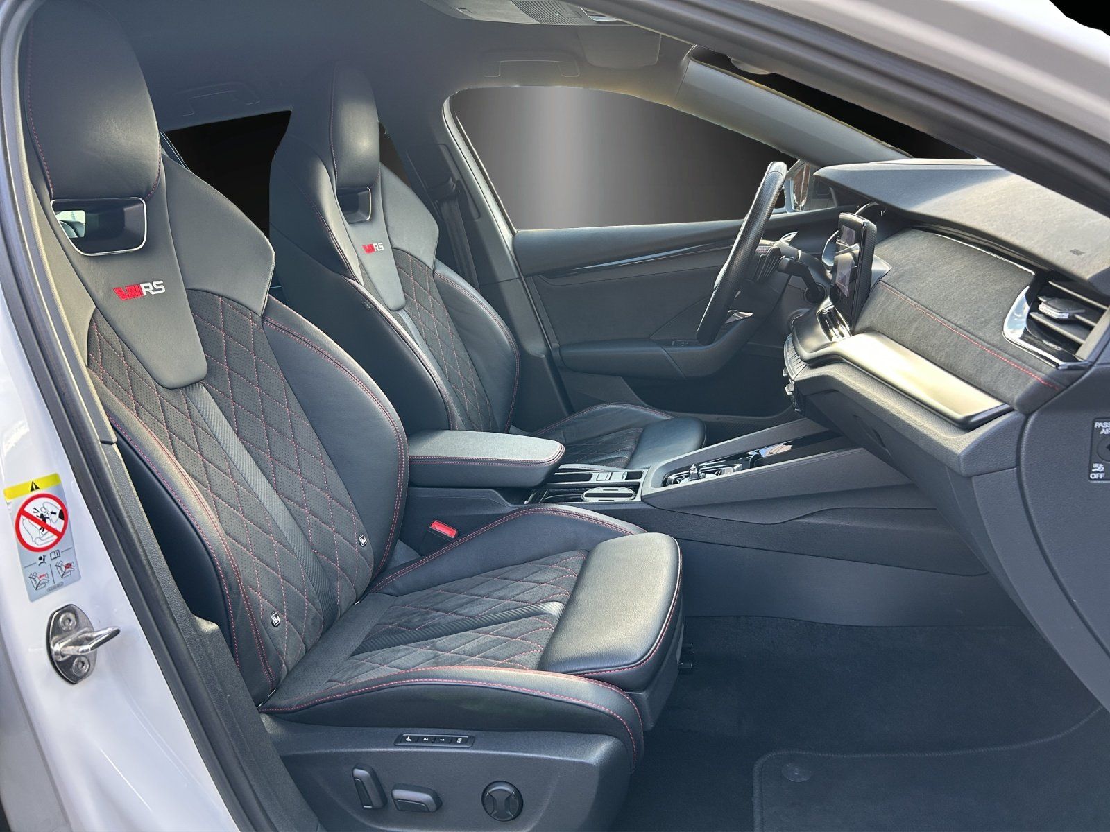 Fahrzeugabbildung SKODA Octavia Combi 2.0 TDI RS+/KAMERA/HUD/ACC/VIRTUAL