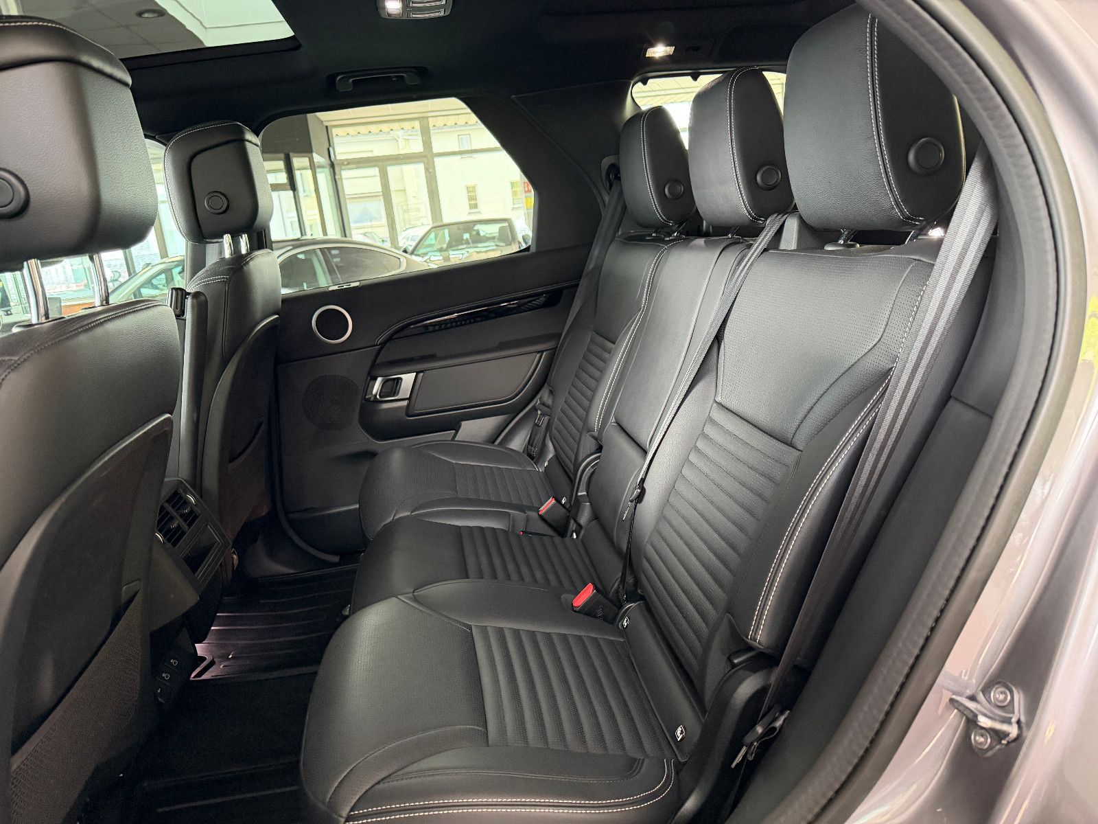 Fahrzeugabbildung Land Rover Discovery 5 R-Dynamic /PANO/MERIDIAN/360°KAM/MEM
