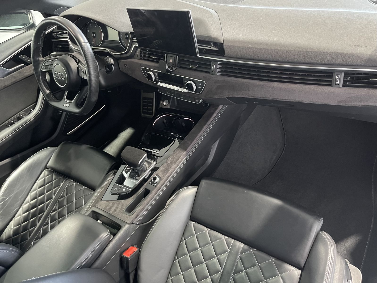 Fahrzeugabbildung Audi A4 35 TDI*S-Line*Leder*STHZ*Pano*Bang&Olufsen*
