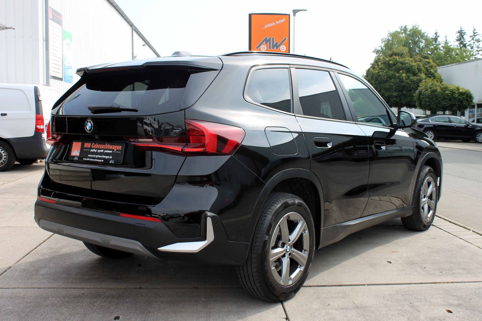 Fahrzeugabbildung BMW X1 sDrive 18i Steptr. ACC KAM PDC LED NAV AHK