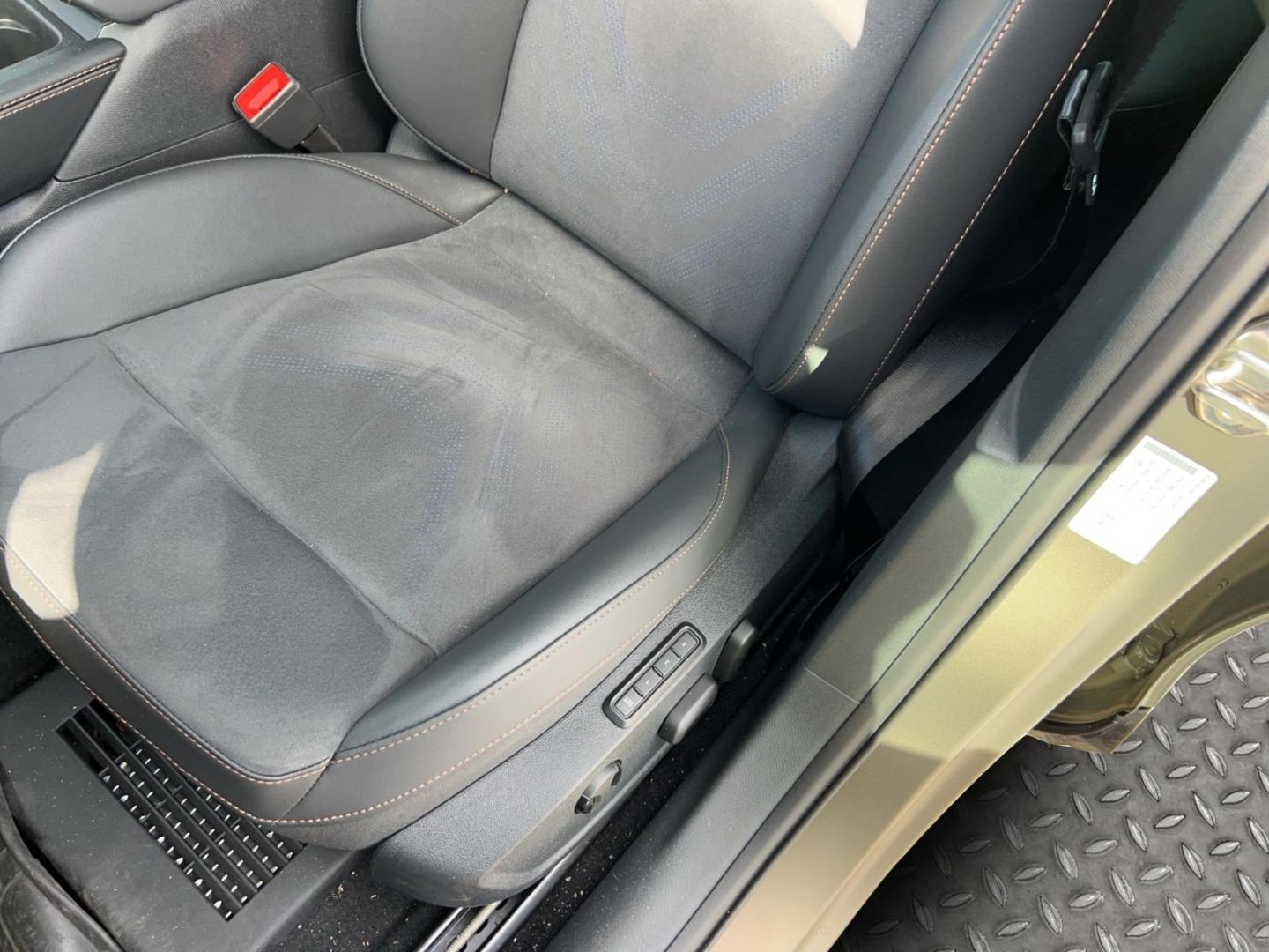 Fahrzeugabbildung CUPRA Formentor 1.5 eTSI 110 kW Navi Digitales Cockpit