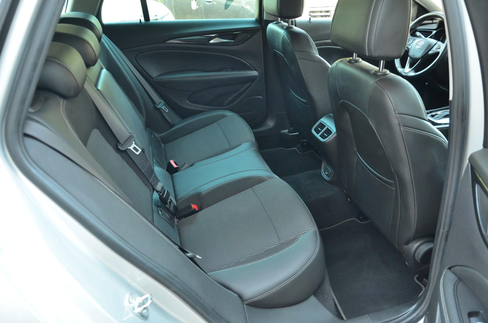 Opel Insignia B Sports Tourer 4x4 Automatik LED Navi