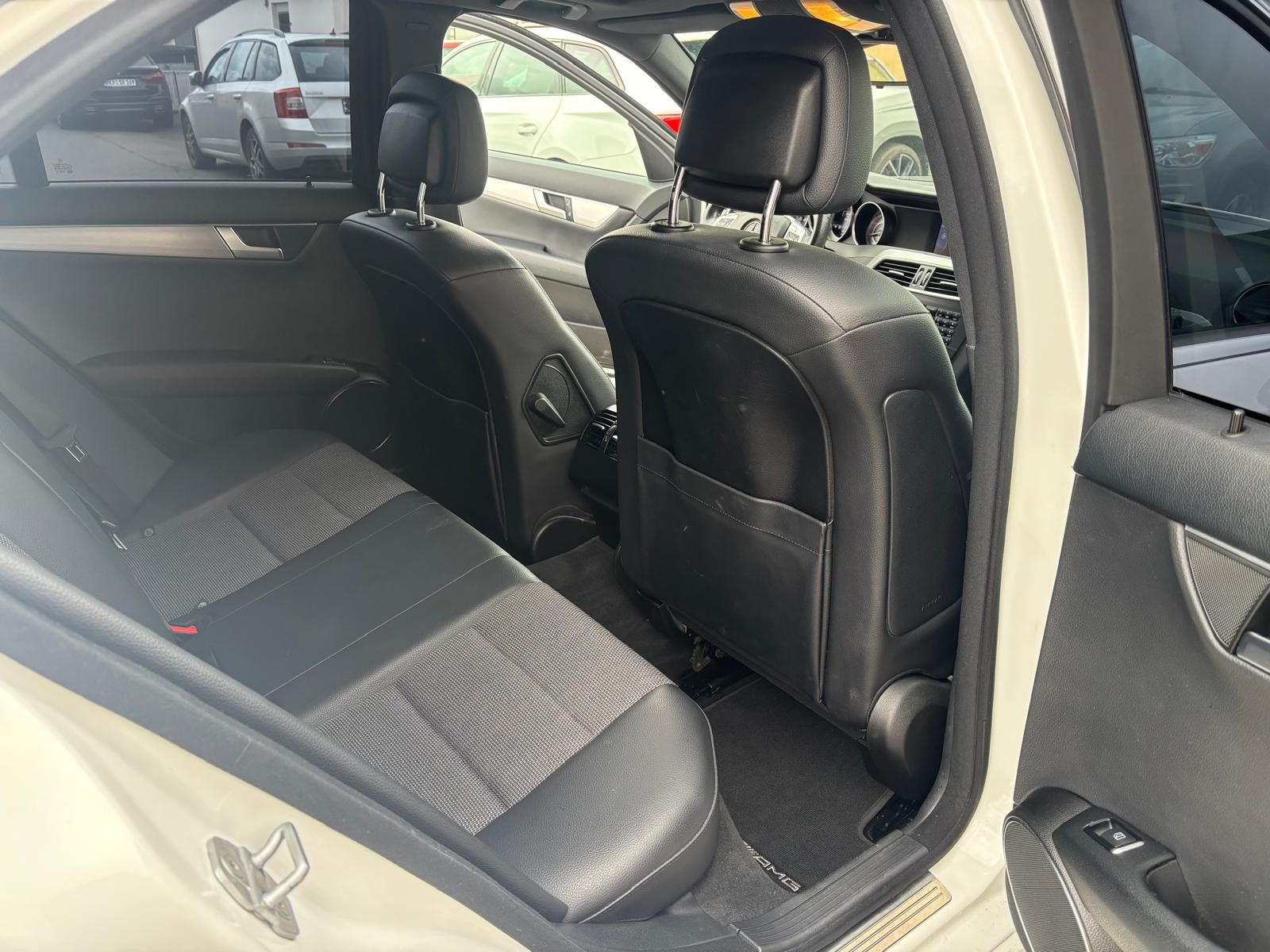 Fahrzeugabbildung Mercedes-Benz C 350 CDI Limo Aut. AMG Line-NAV-XENON-PANORAMA-