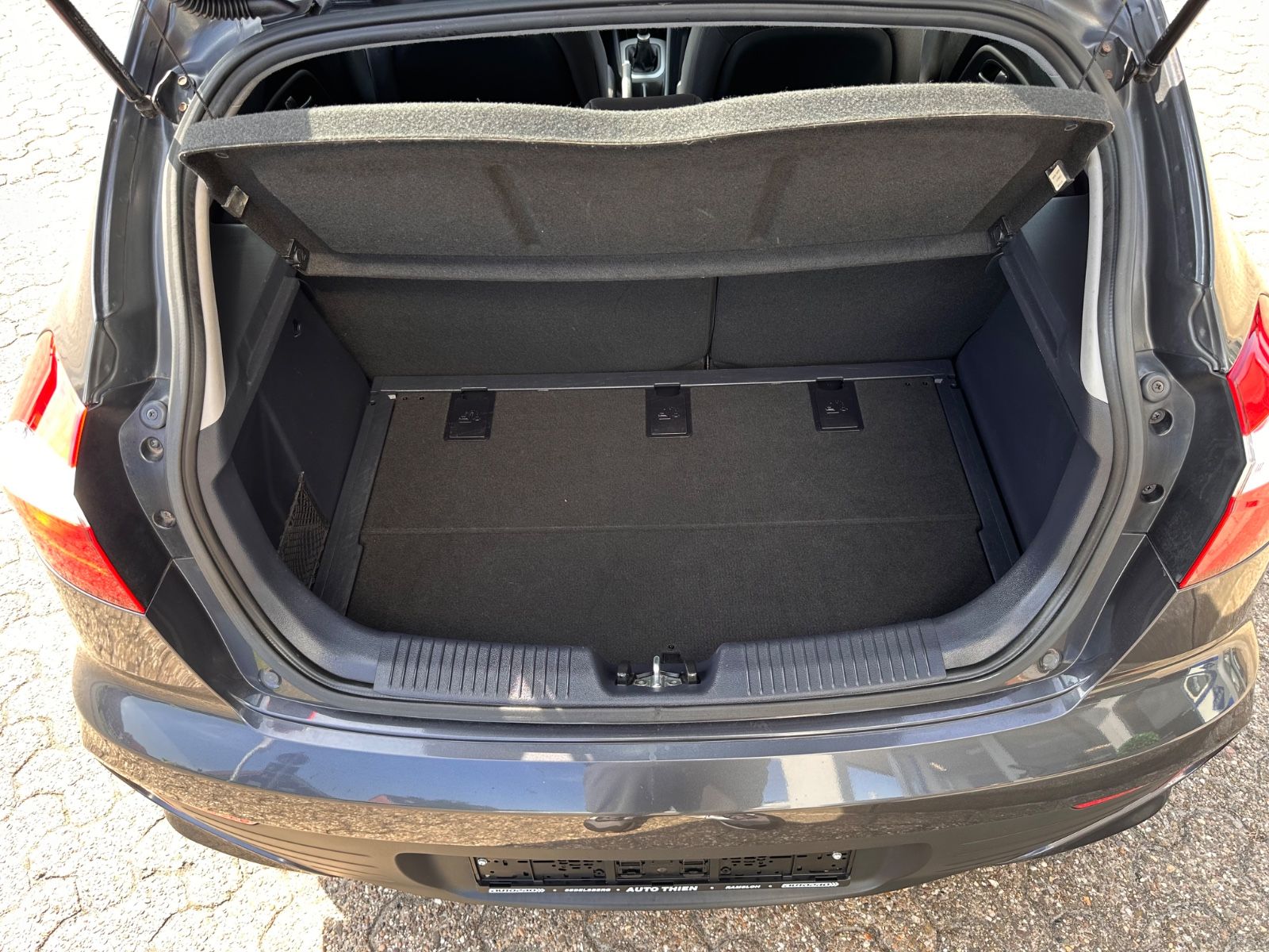 Fahrzeugabbildung Kia Rio 1.2 Sensation Klima/Allwetter/Bluetooth