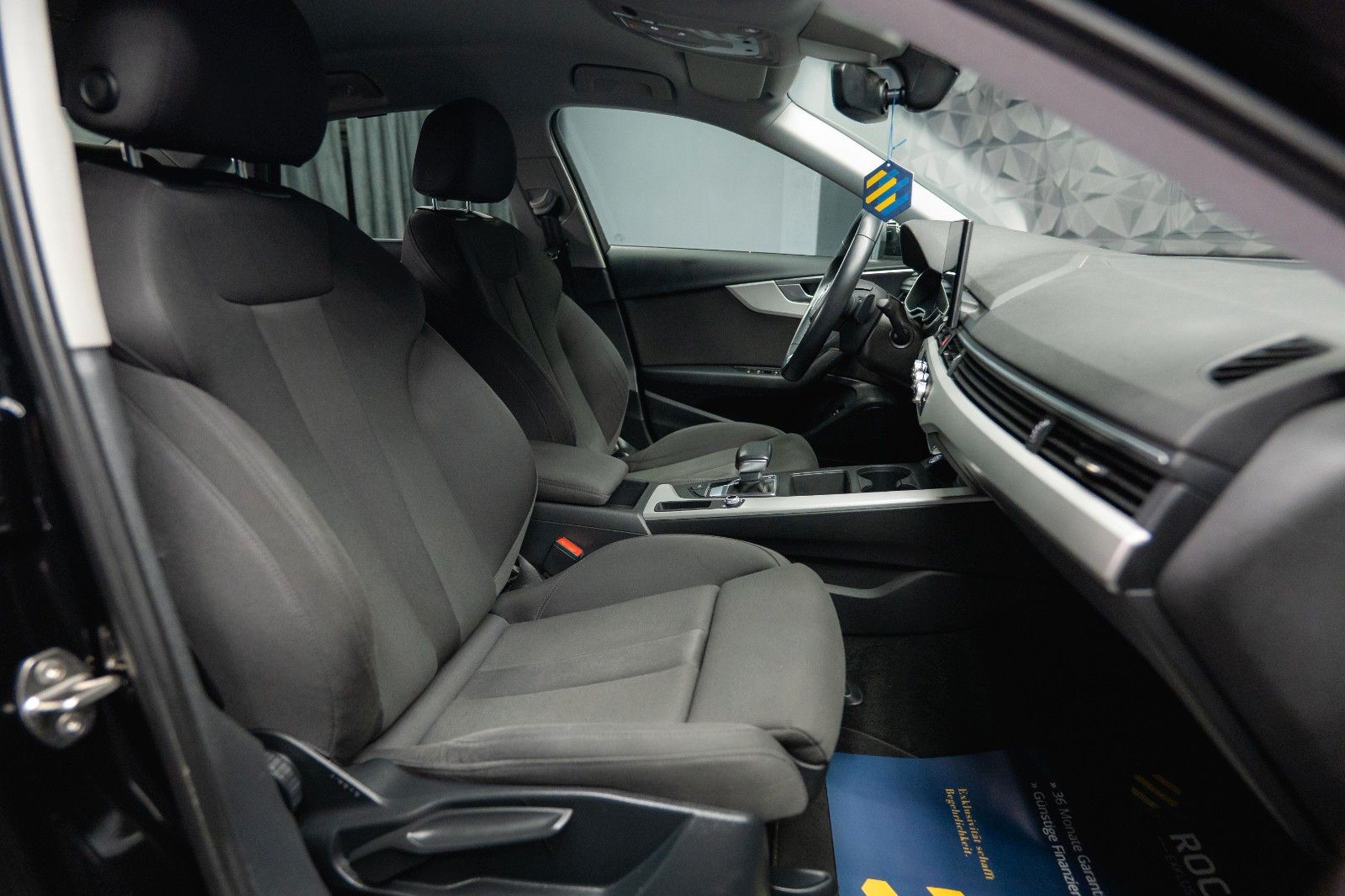 Fahrzeugabbildung Audi A4 Lim. 40 TFSI advanced Sport *DAB*LED*ACC*