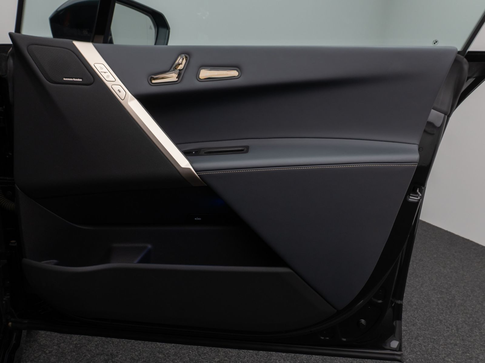 Fahrzeugabbildung BMW iX xD40 Sport 360°Laser H/K DAB AHK ACC 22Zoll