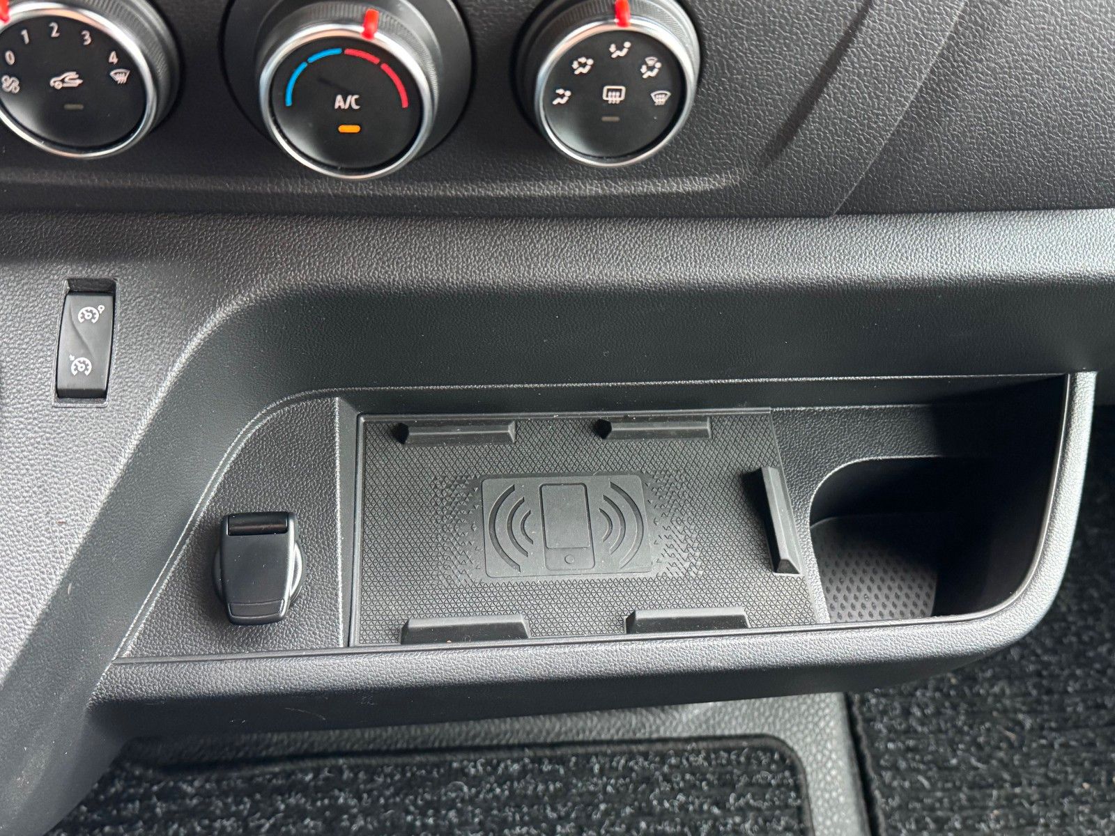 Fahrzeugabbildung Renault Master 2.3 dCi Pritsche+Plane *AHK*Kamera*Klima*