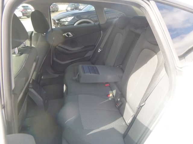 Fahrzeugabbildung BMW 218d Gran Coupé >NAV/AHK/LED/18Zoll Alu<