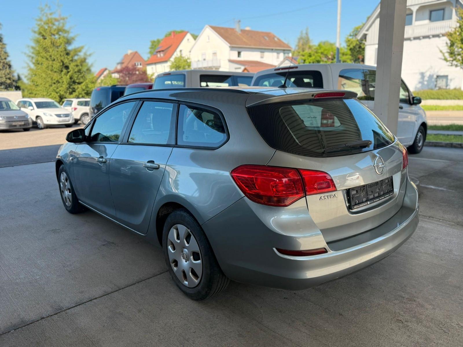 Opel Astra 2012 — photo 5