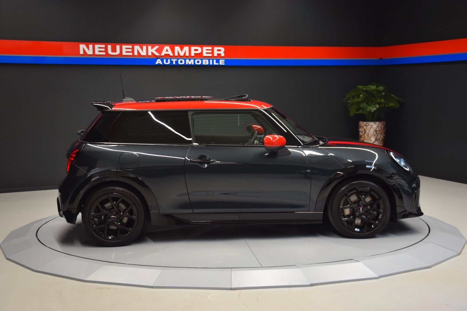 Fahrzeugabbildung MINI Cooper C John Cooper Works Trim L HuD Leder Ambi