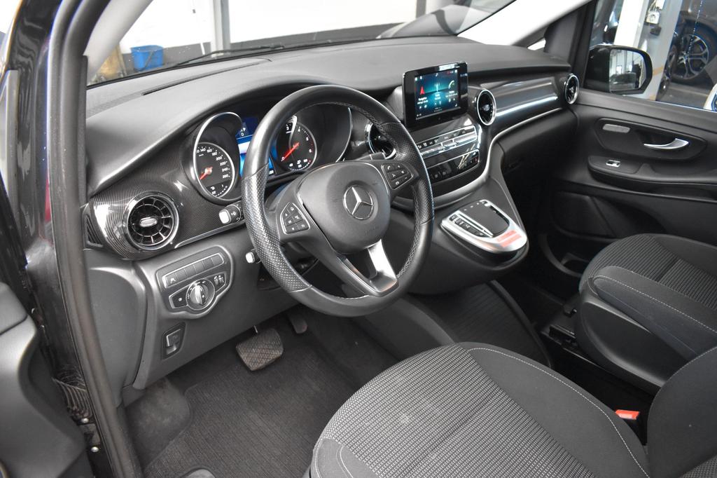 Mercedes-Benz V 220