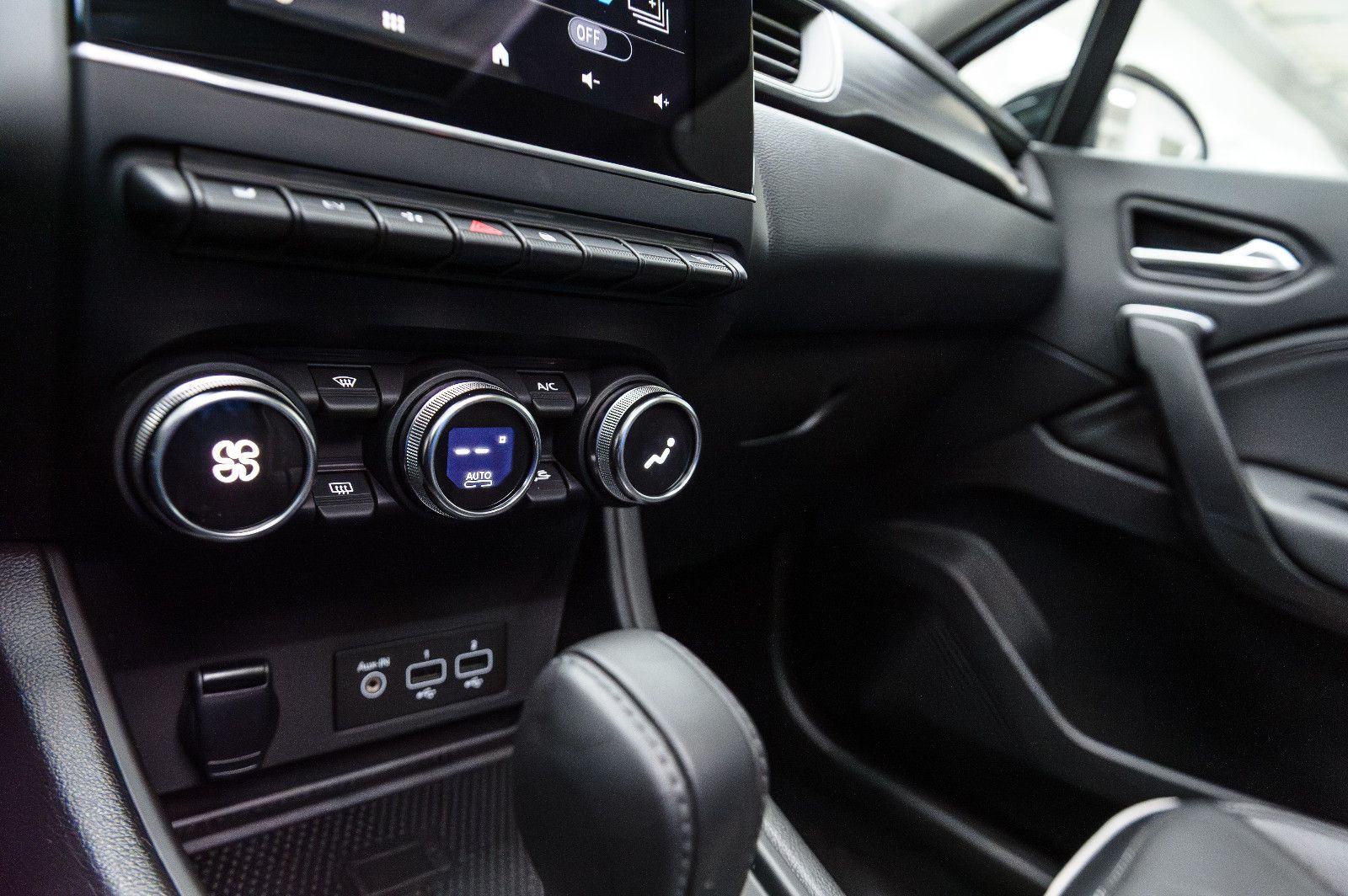 Fahrzeugabbildung Mitsubishi ASX 1.6 Top HEV +LED +Leder +Pano +Bose +Navi