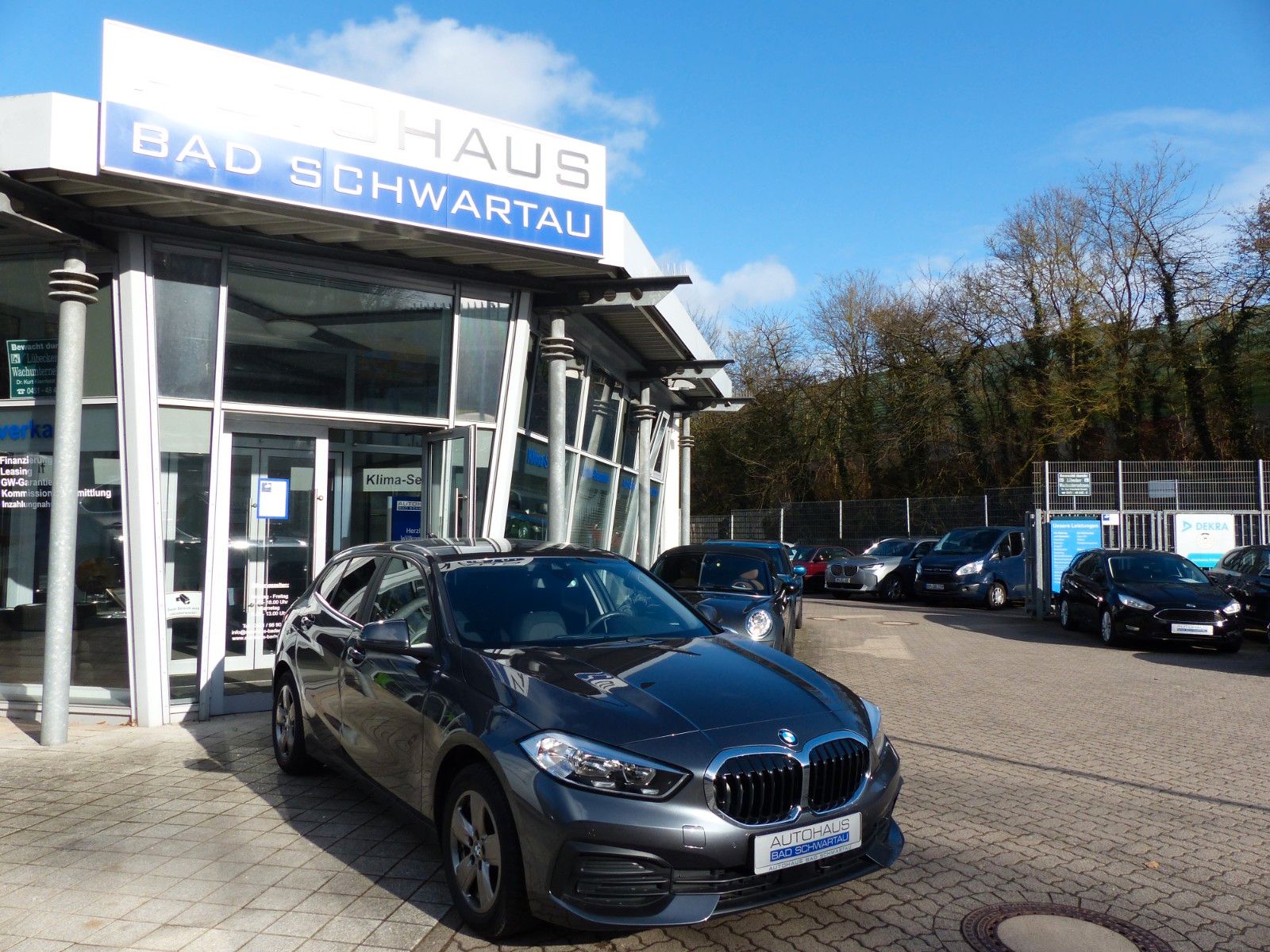 BMW 118i "Advantage", Navigation, PDC, Tempomat uvm.