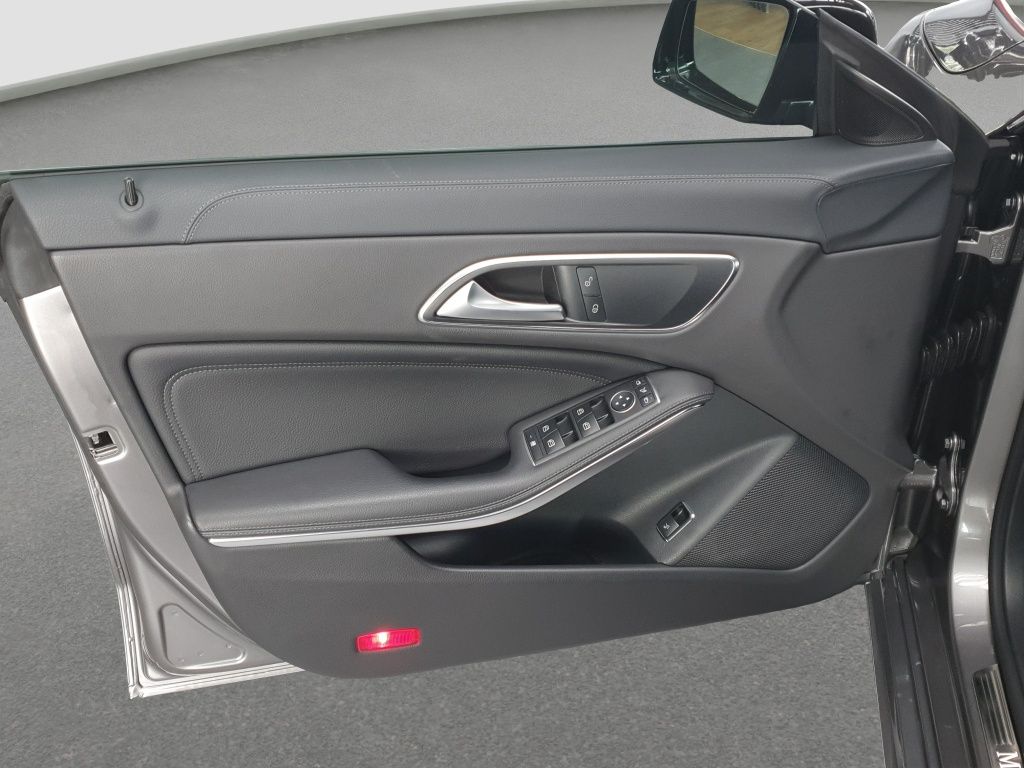 Fahrzeugabbildung Mercedes-Benz CLA 200 Shooting Brake AHK*Leder*KeyLess*LED*PDC