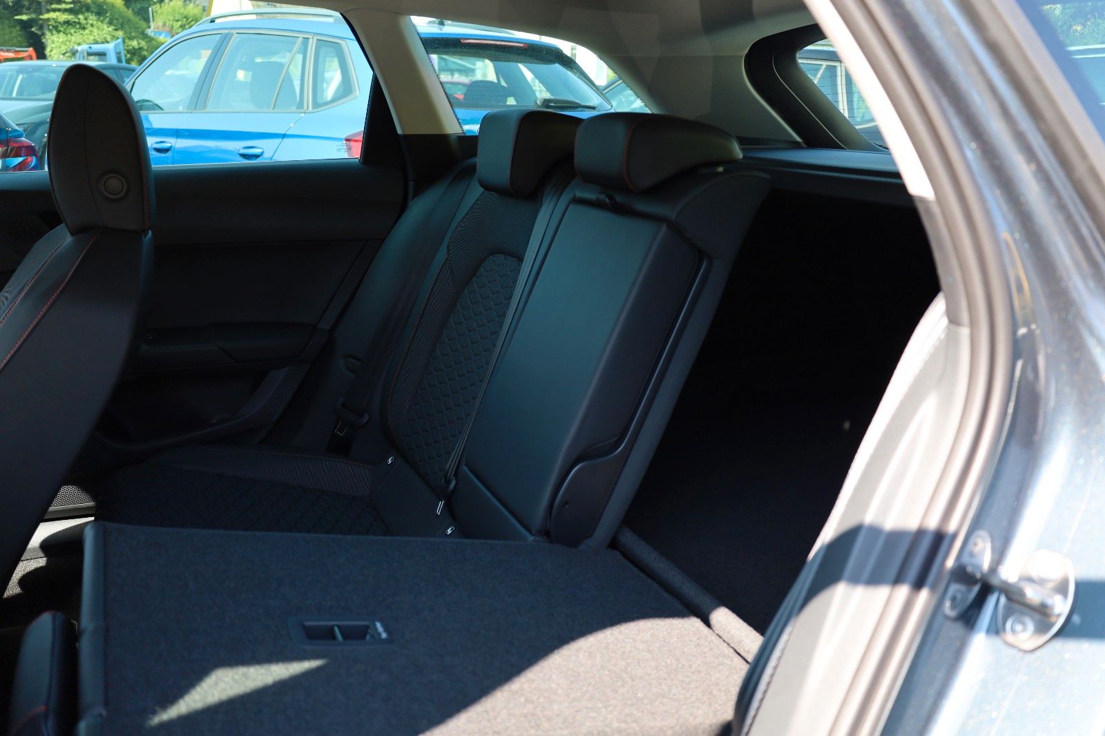 Fahrzeugabbildung SEAT Leon Sportstourer 1,5 eTSI  FR DSG