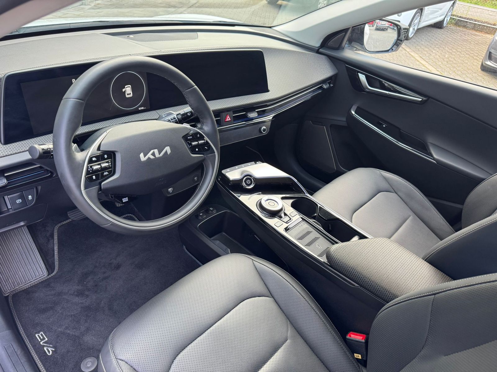 Fahrzeugabbildung Kia EV6 4WD NAVI+LED+SHZ+360°+DAB+ACC+19"+