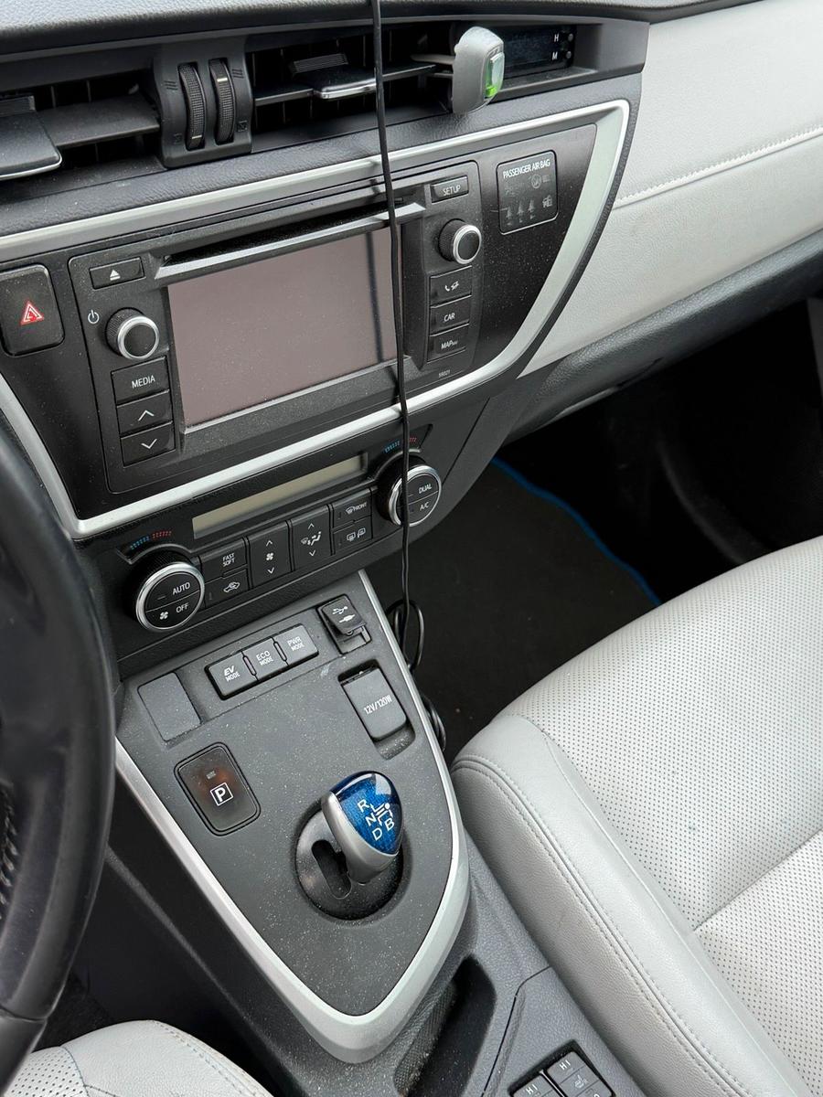 Toyota Auris 2014 — photo 13