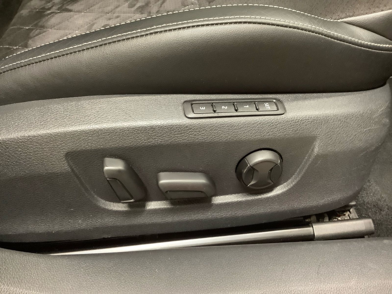 Superb Combi Sportline 206 kW 4x4 NAVI LED AHK