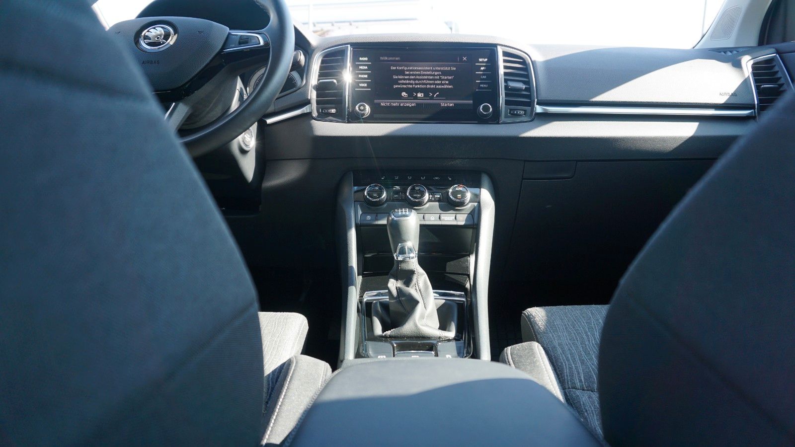 Fahrzeugabbildung SKODA Karoq Style, LED, PDC, SR+WR, Apple CarPlay
