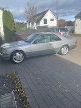 Mercedes-Benz E 220 Automatik  - Mercedes-Benz E 220 mit Benzin-Antrieb: Sportwagen