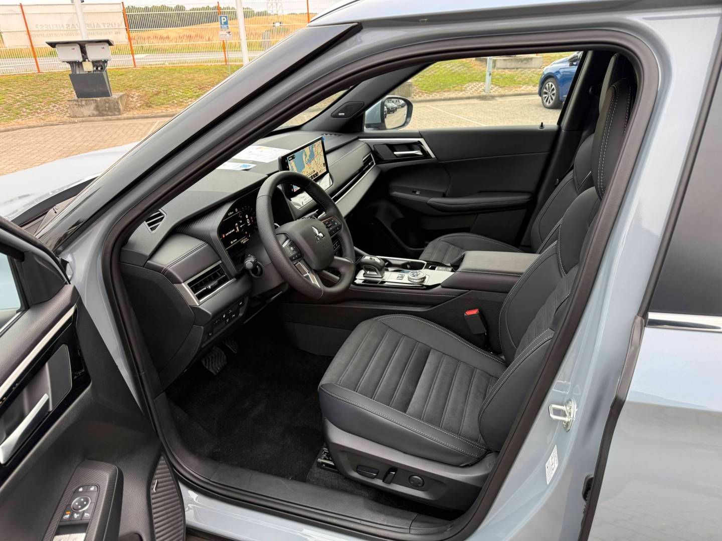 Fahrzeugabbildung Mitsubishi Outlander Plug-in Hybrid Select 2.4
