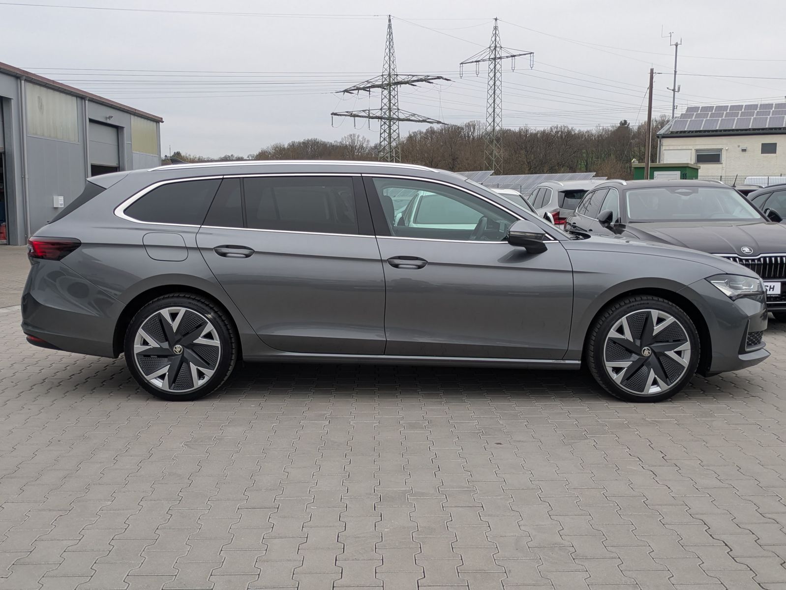 Fahrzeugabbildung SKODA Superb 2.0 TDI 4x4 Selection MATRIX*AHK*PANO*19"