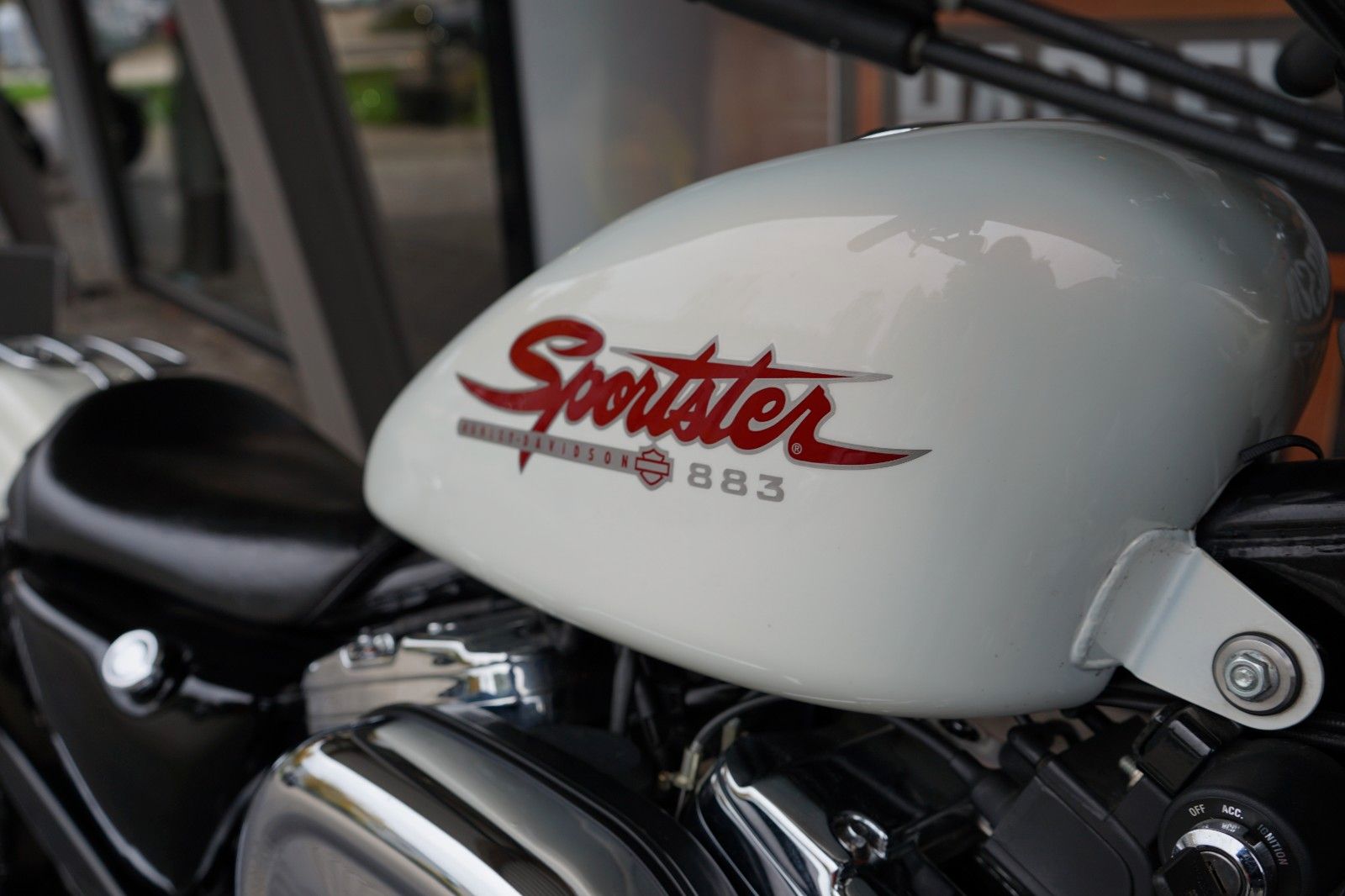 Fahrzeugabbildung Harley-Davidson Sportster XLH 883 Hugger-Weiß-Wenig KM-Neuwertig