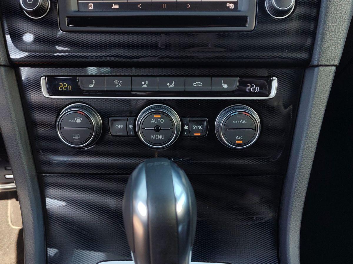 Volkswagen Golf GTI 2.0 TSI DSG +NAVI+XENON+1.HAND+