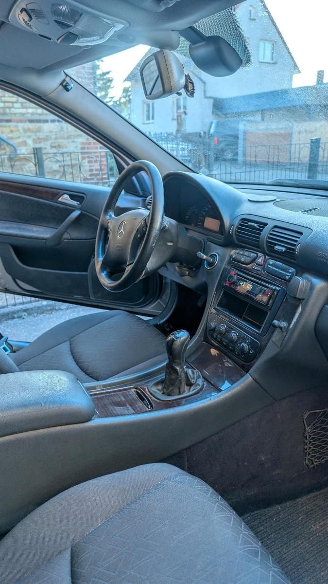 Mercedes-Benz C180 2004 — photo 15