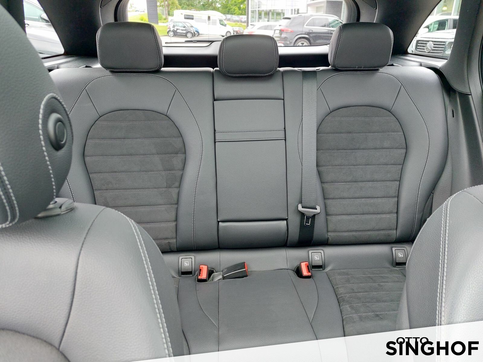 Fahrzeugabbildung Mercedes-Benz GLC 200 AMG Pano+AHK+Distronic+Night+360°+dynLED