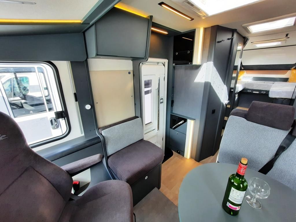 Fahrzeugabbildung Laika Kosmo H 1319 Verfüg./Sparen Sie 18.091,- €