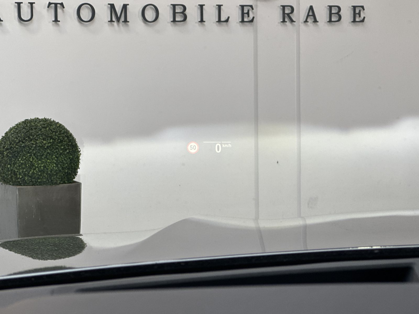 Fahrzeugabbildung BMW X5 M50i NAV+LASER+AHK+HEAD-UP+22ZO+PANO+360GRAD