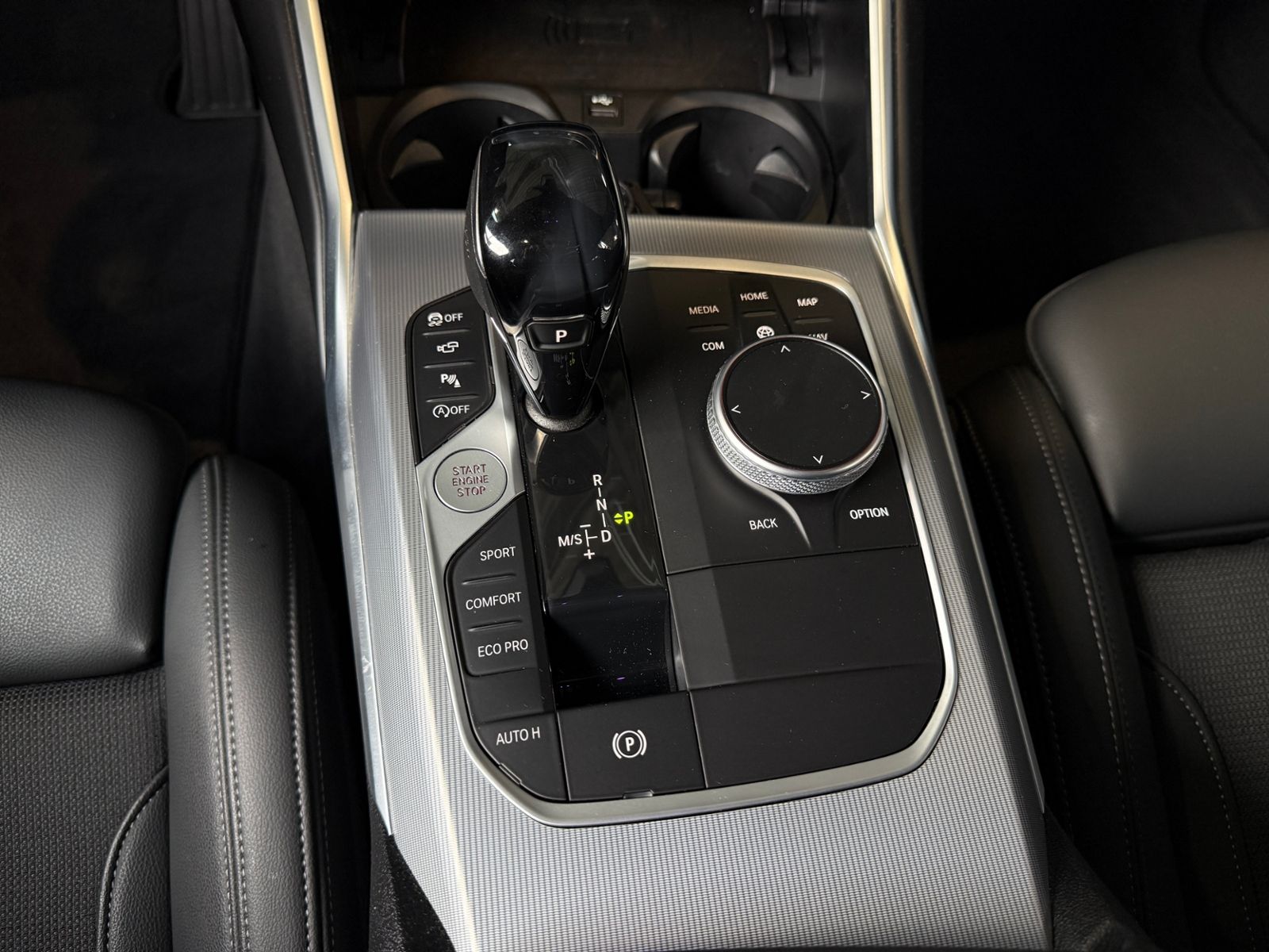 Fahrzeugabbildung BMW 320i  Sport Line GSD ACC HUD LASER 360°