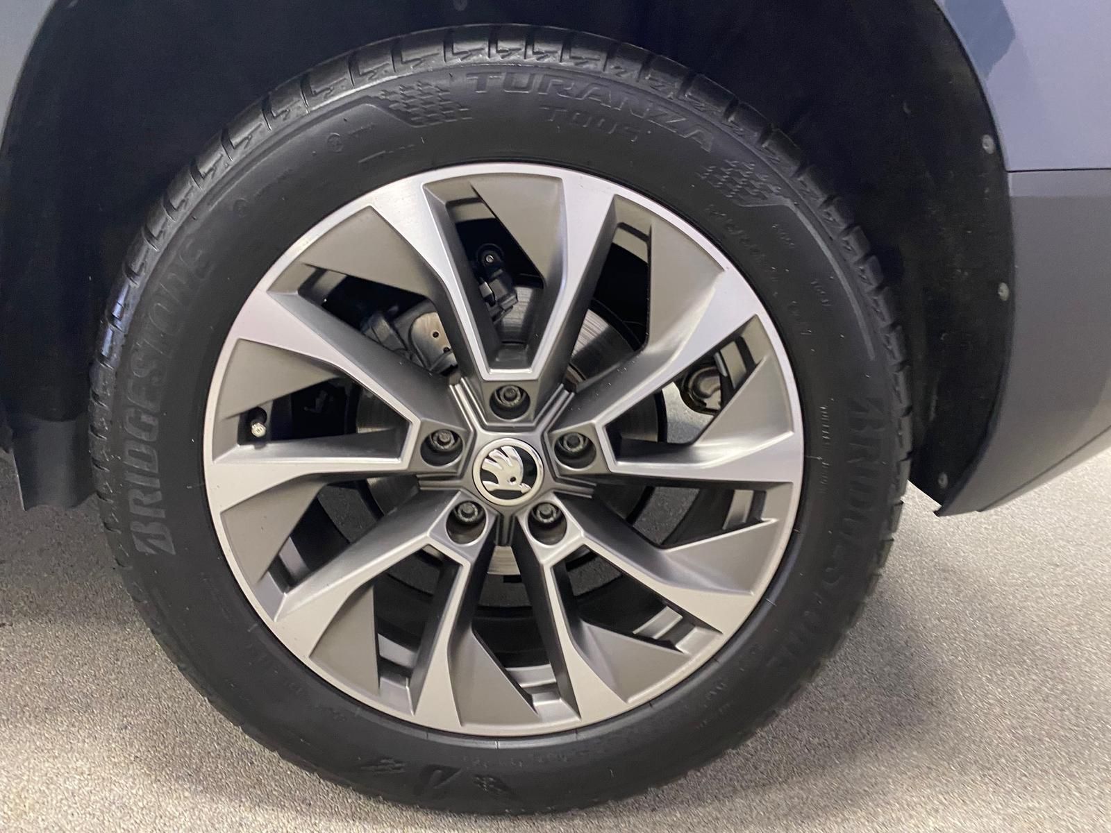 Fahrzeugabbildung SKODA Karoq 1.5 TSI +APP+KLIMA+ACC+RFK+PDC+NAVI+SITZHE