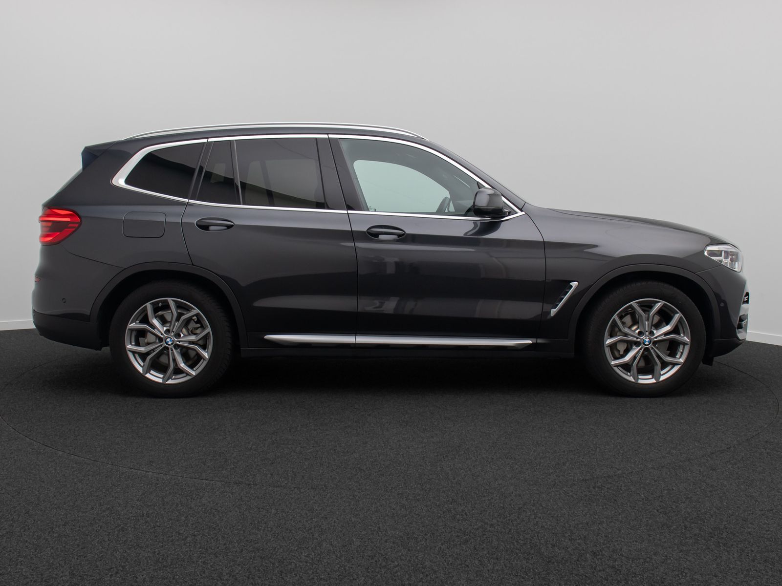 Fahrzeugabbildung BMW X3 xD30e xLine HUD DAB Kamera Alarm HiFi 19Zoll
