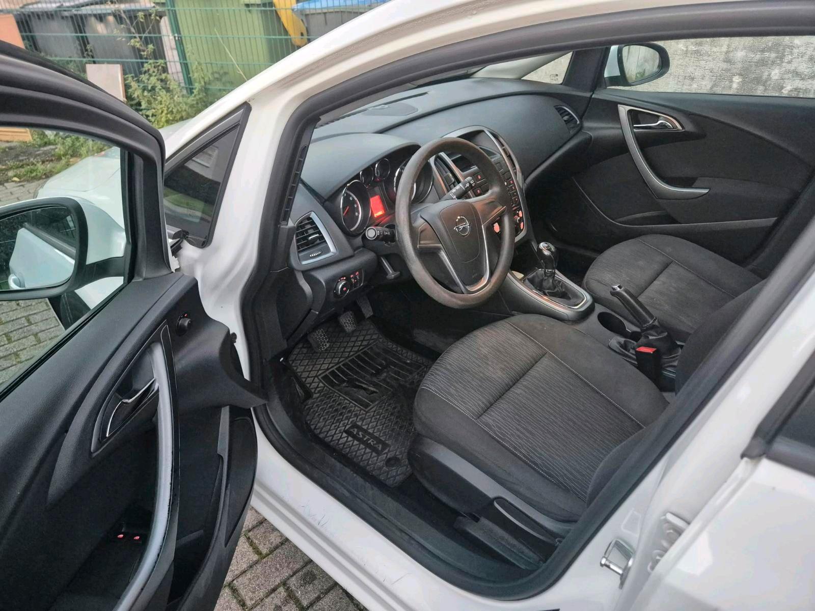 Opel Astra 2013 — photo 6