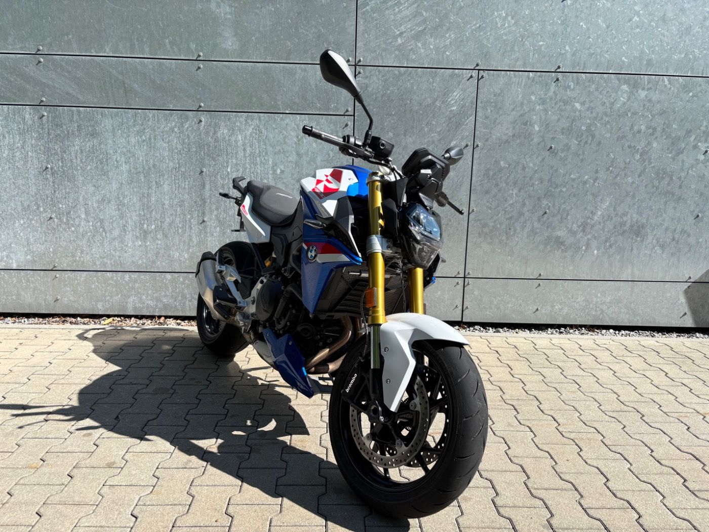 Fahrzeugabbildung BMW F 900 R Sport kurzer Kennzeichenhalter
