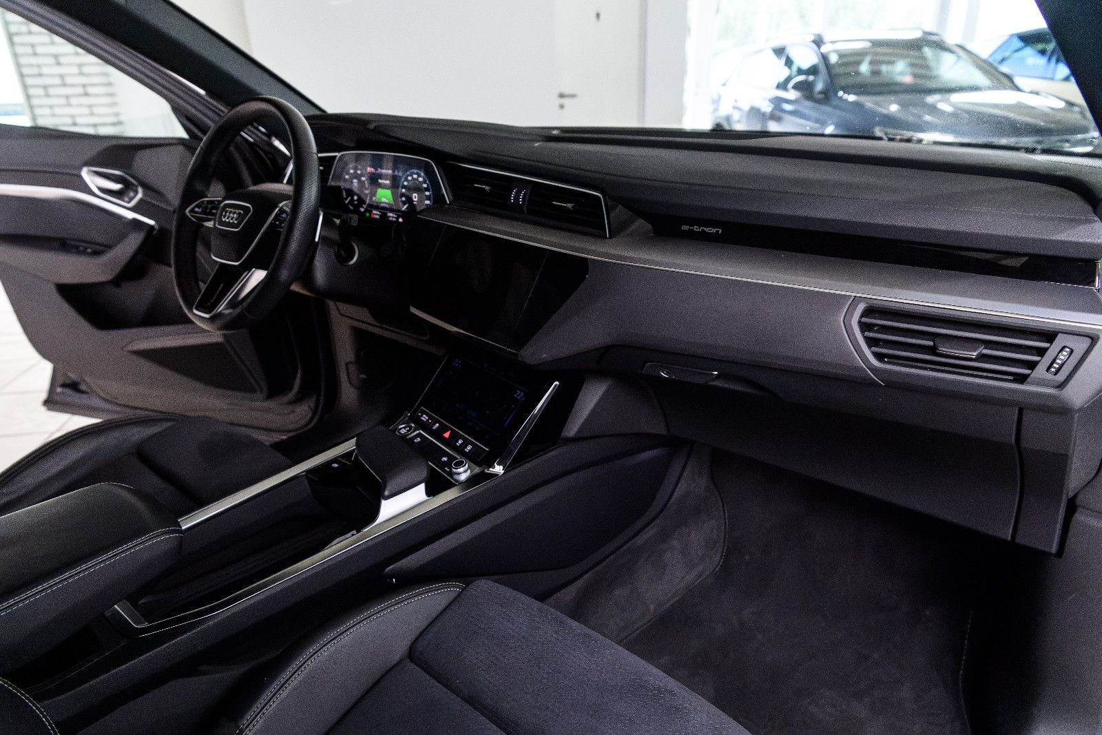 Fahrzeugabbildung Audi e-tron 55 quattro S line NAVI+LED+SZH