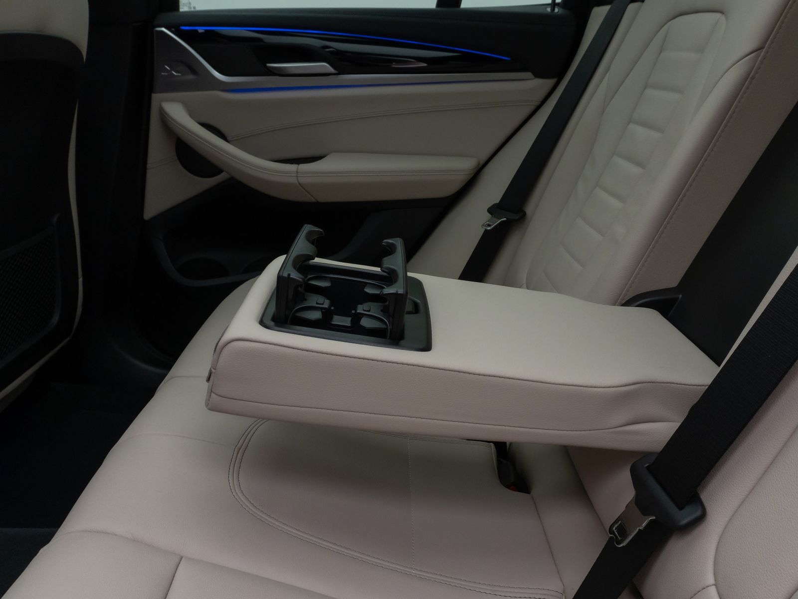 Fahrzeugabbildung BMW X3 M40i  Panorama Kamera HUD DAB H/K Komfort 20"