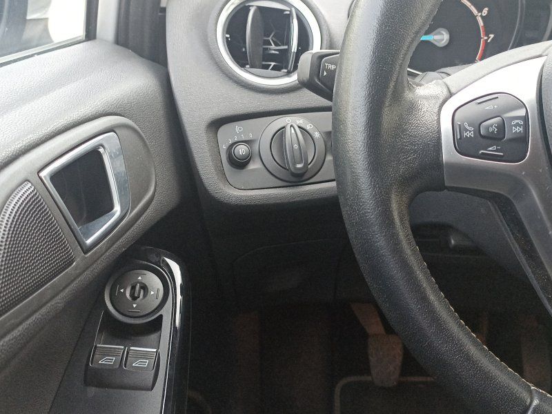 Fahrzeugabbildung Ford Fiesta 1.0 EcoBoost EU6 Titanium