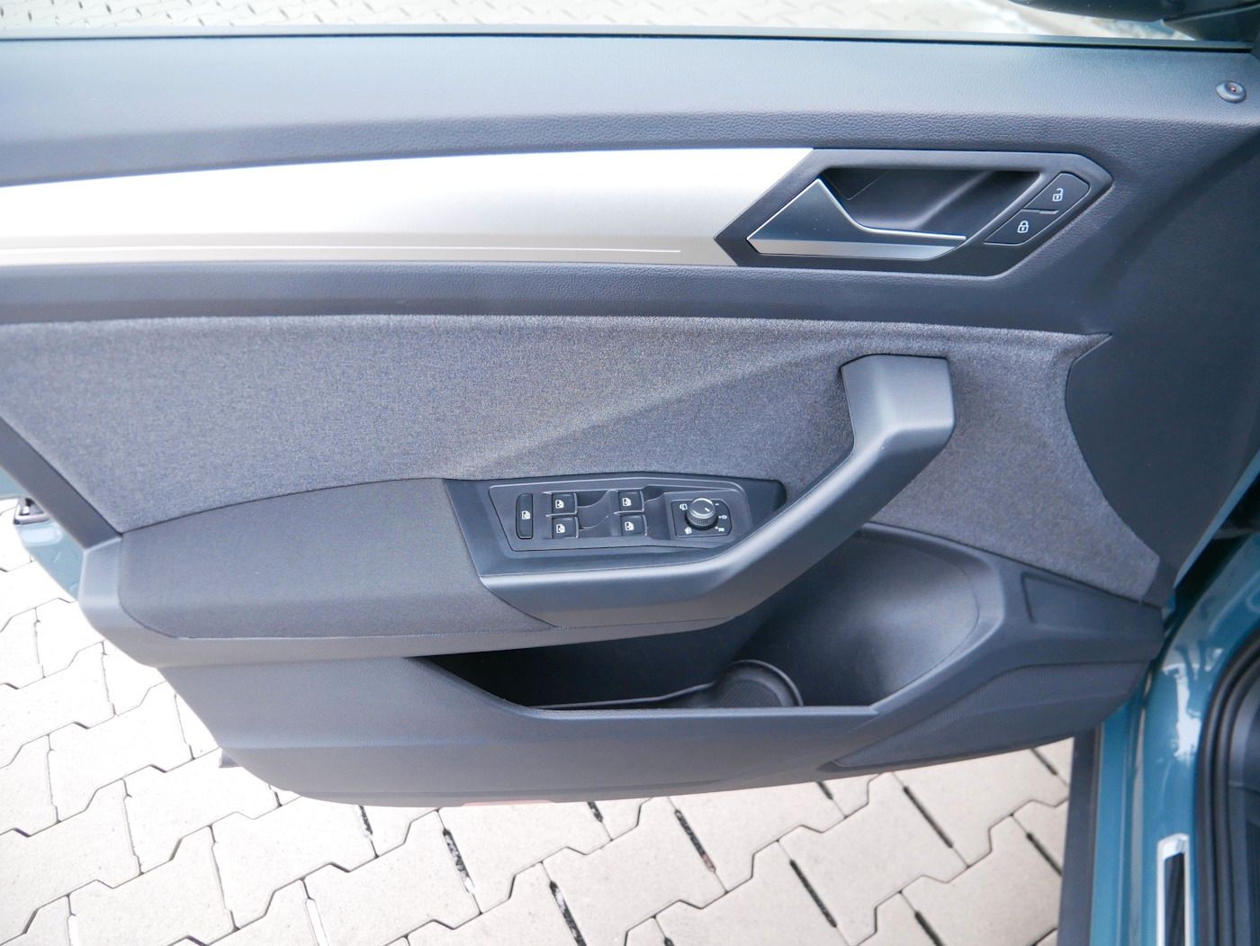 Fahrzeugabbildung Volkswagen T-Roc 1.0 TSI MOVE NEU37T AHK LED Kamera SHZ+LHZ